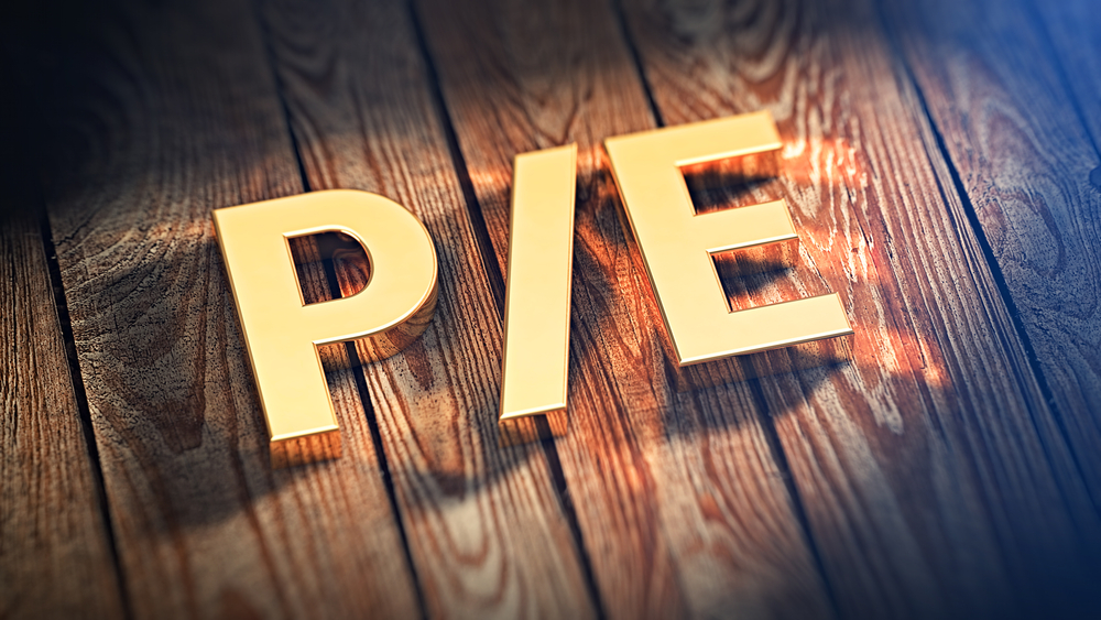 【大咖侃股】偏进攻or擅防守？透视长牛个股的市盈率轨迹…