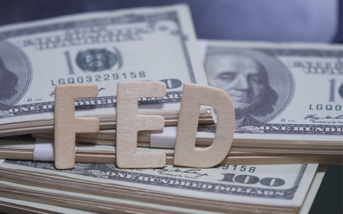 【行情分析】美联储超鹰赶鸽停加息一次，美股往哪走?